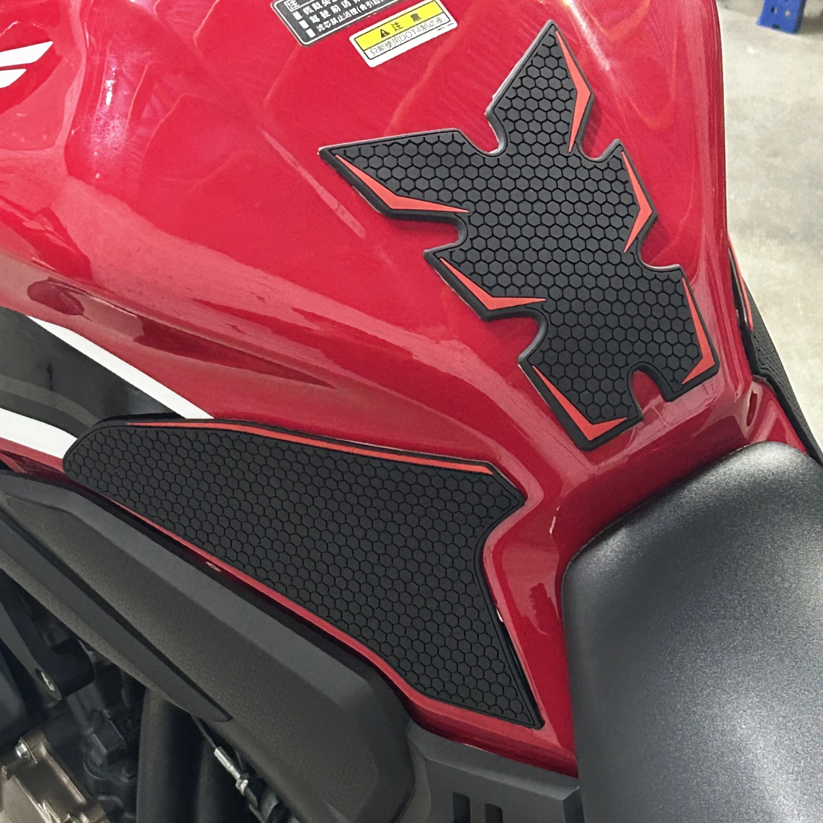 HONDA CB650R motorcycle fuel tank pad anti slip sticker HONDA CBR650R 19-25 style knee pad fuel tank st
HONDA CB650R motorcycle fuel tank pad anti slip sticker HONDA CBR650R 19-25 style knee pad fuel tank st