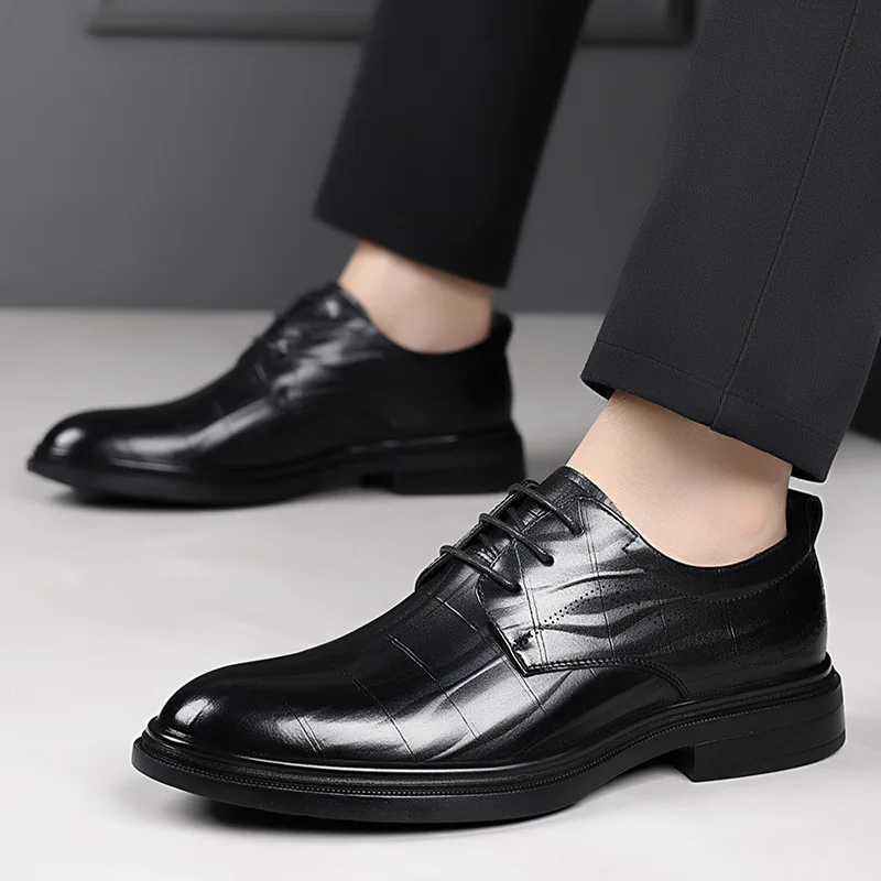 2026 Autumn New Designer Dress Shoes for Men Solid Color Fashion Casual Leather Shoes Male Korean Style Suit Groom Wedding Shoe
2026 Autumn New Designer Dress Shoes for Men Solid Color Fashion Casual Leather Shoes Male Korean Style Suit Groom Wedding Shoe