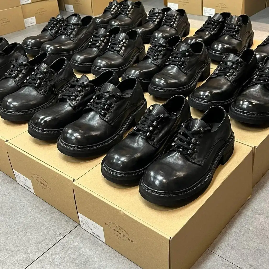 Washed Soft Leather Shoes Men's Casual Fashion Hong Kong Style Trendy Middle-aged And Young Men's Shoes round Toe Lace-Up
Washed Soft Leather Shoes Men's Casual Fashion Hong Kong Style Trendy Middle-aged And Young Men's Shoes round Toe Lace-Up