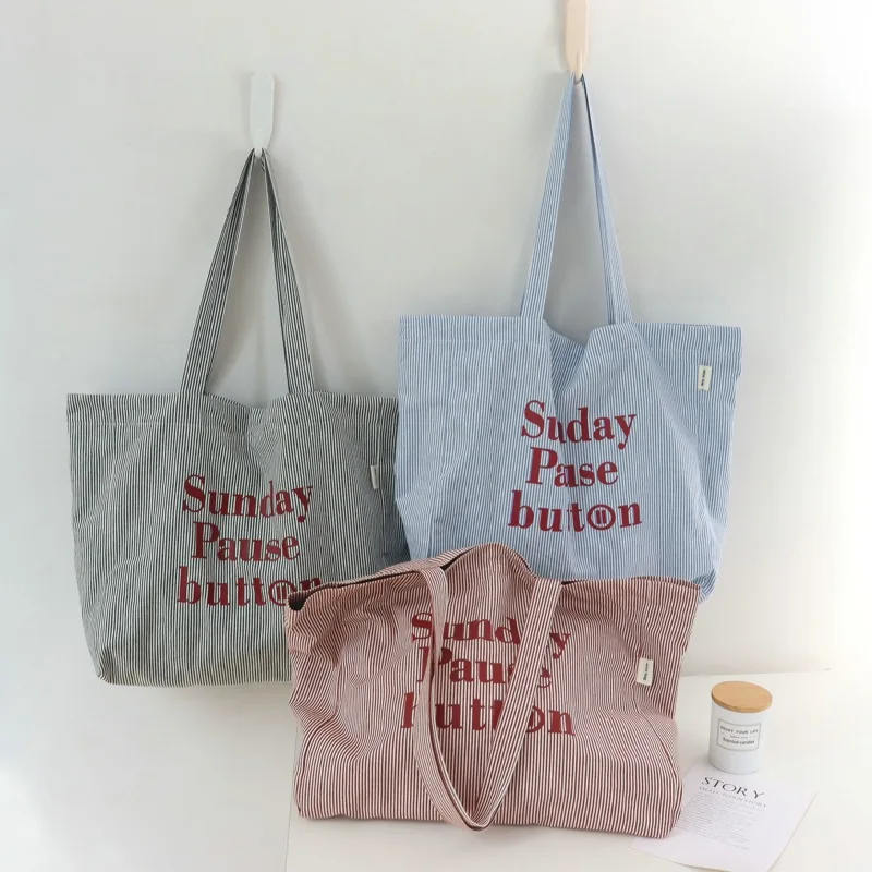 Spring and Summer New Tote Bag Large Capacity Letter Stripes Shoulder Bag Canvas Bag Female Simple Casual Fashion
Spring and Summer New Tote Bag Large Capacity Letter Stripes Shoulder Bag Canvas Bag Female Simple Casual Fashion