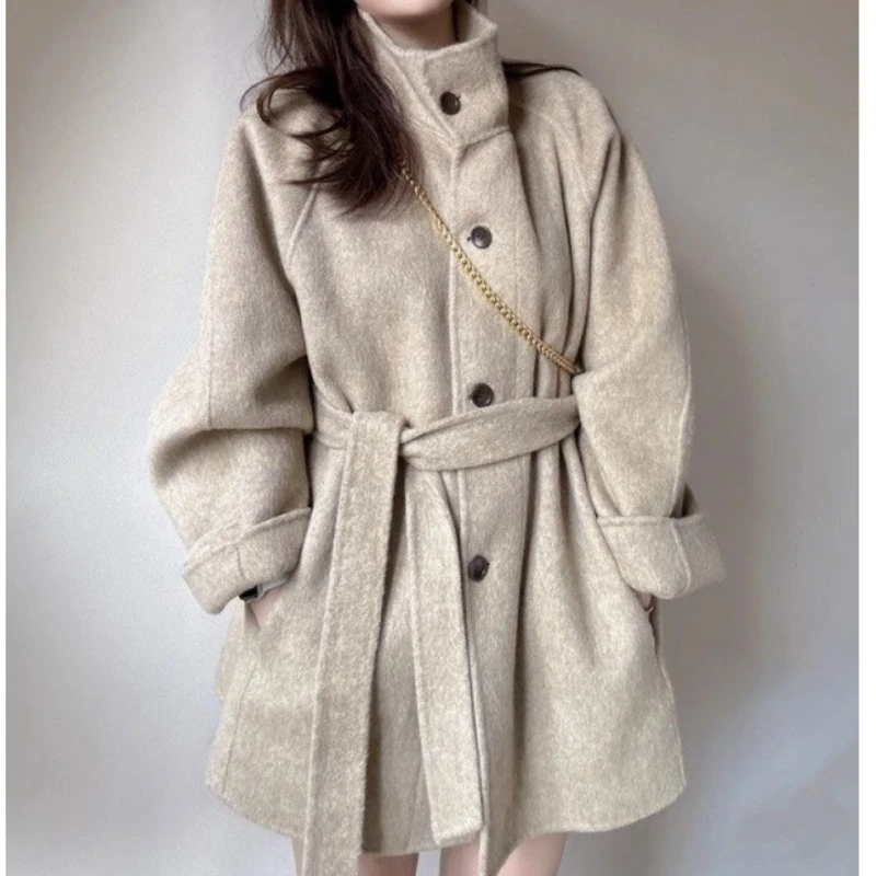 Korean Stand-up Collar Thickened Coat Women's 2025 New Autumn and Winter High-end Small Korean Temperament Woolen Jacket
Korean Stand-up Collar Thickened Coat Women's 2025 New Autumn and Winter High-end Small Korean Temperament Woolen Jacket