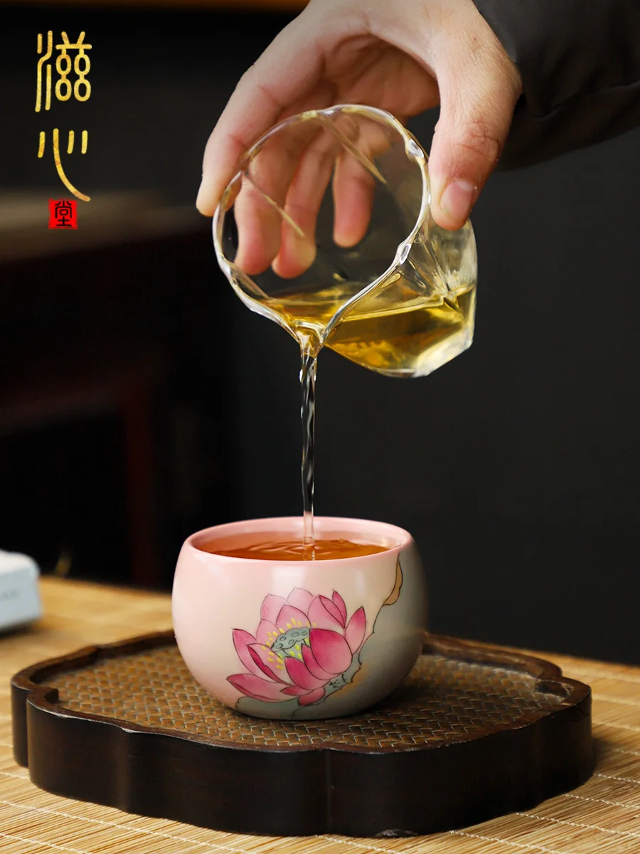 High-End Hand Painted Cup Ceramic Single Women's Personal Tea Exquisite Kung Fu
High-End Hand Painted Cup Ceramic Single Women's Personal Tea Exquisite Kung Fu