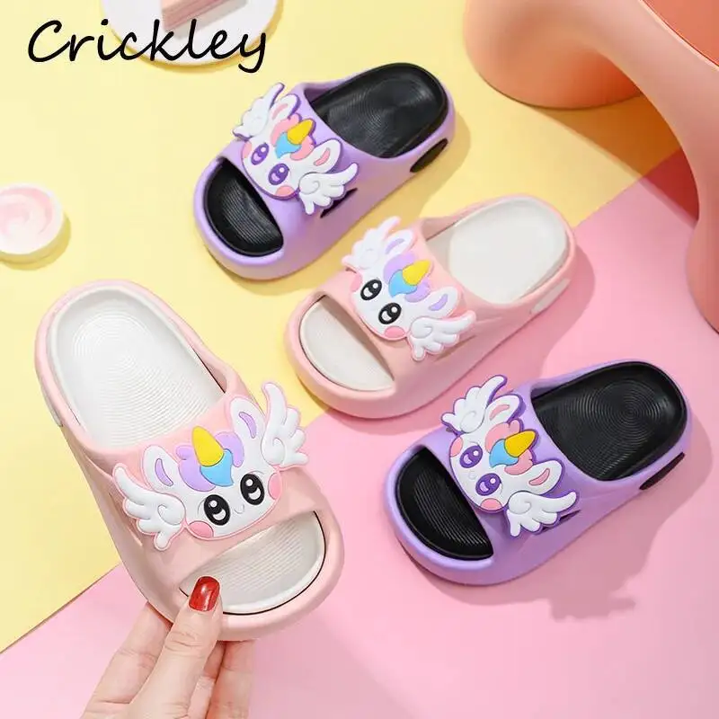Детские тапочки с единорогом, летние домашние тапочки из ЭВА с героями мультфильмов для девочек, удобные тапочки с мягкой подошвой для купания и пляжа для детей
Детские тапочки с единорогом, летние домашние тапочки из ЭВА с героями мультфильмов для девочек, удобные тапочки с мягкой подошвой для купания и пляжа для детей