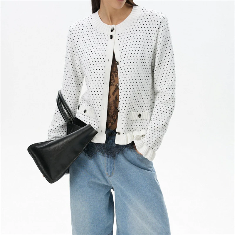 Autumn NewArrival RoundNeck Heart Jacquard Sweater Women's Black and White Color Block Long SleeveCasual Versatile Knit Cardigan
Autumn NewArrival RoundNeck Heart Jacquard Sweater Women's Black and White Color Block Long SleeveCasual Versatile Knit Cardigan