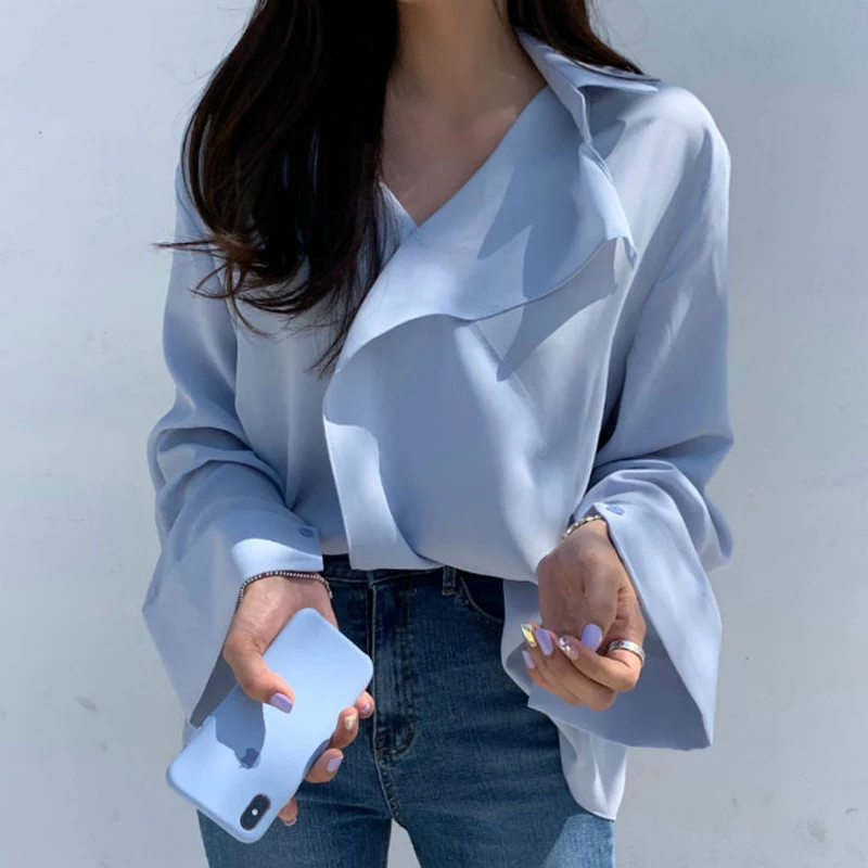 Chic Spring Women's Soft Blue Long Sve V-Ne Cross Design Loose Fit Sun Protection irt Versatile Top for Young Adults
Chic Spring Women's Soft Blue Long Sve V-Ne Cross Design Loose Fit Sun Protection irt Versatile Top for Young Adults