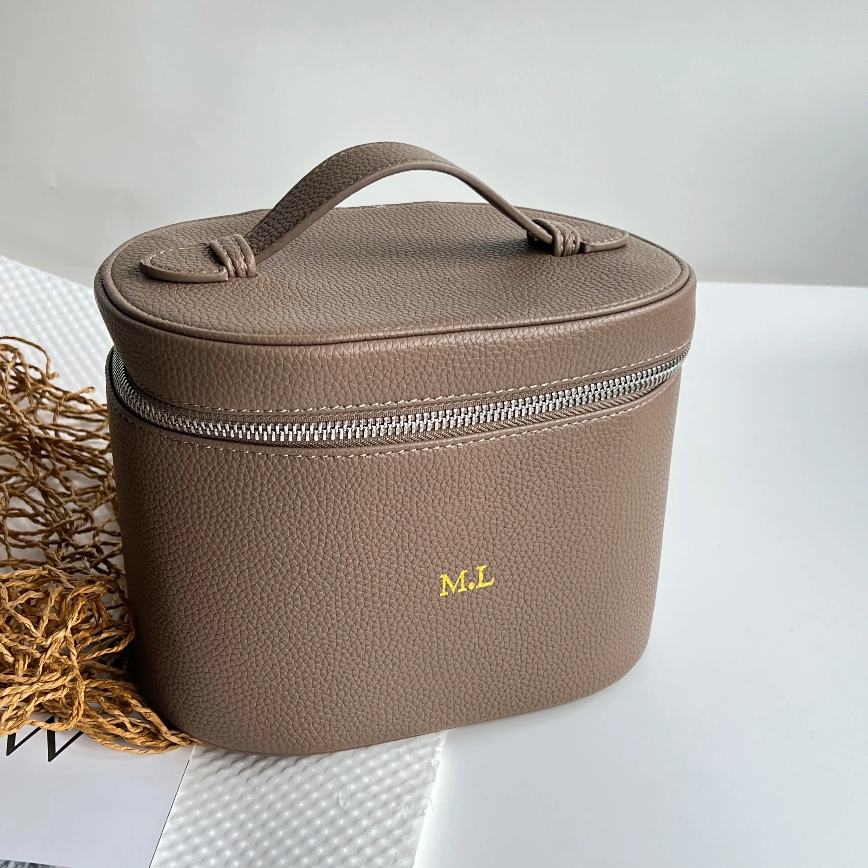 Customizable Name Portable Travel Storage Bag - Removable Cosmetic Bag with Separate Washing Compartment Pebble Leather
Customizable Name Portable Travel Storage Bag - Removable Cosmetic Bag with Separate Washing Compartment Pebble Leather