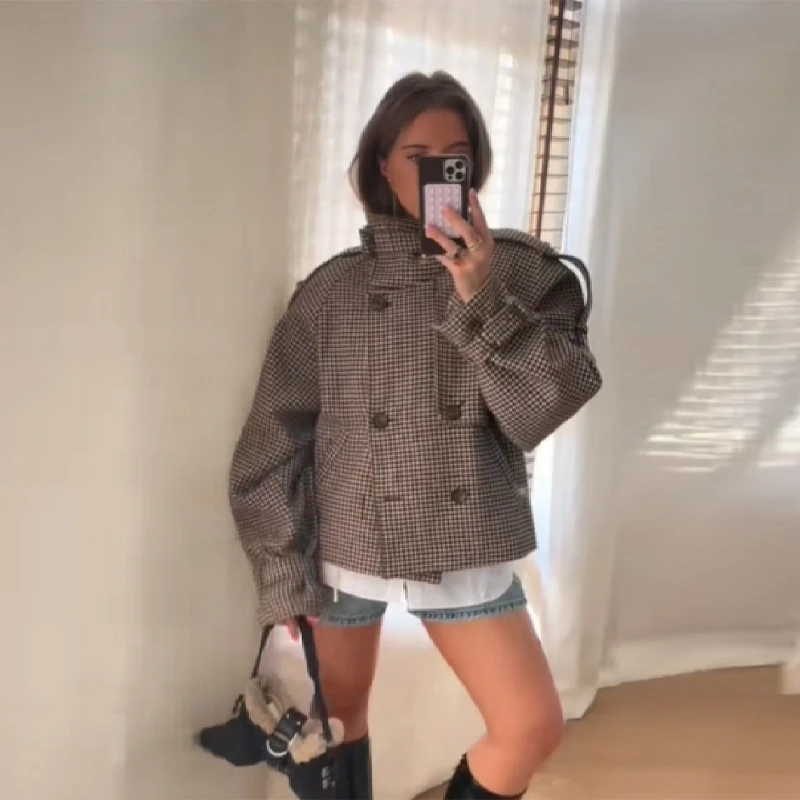 Plaid Long Sleeve Button-Up Jacket Women's Stand Collar Pocket Splicing Fashion Loose Elegant Autumn Winter Female Coat
Plaid Long Sleeve Button-Up Jacket Women's Stand Collar Pocket Splicing Fashion Loose Elegant Autumn Winter Female Coat