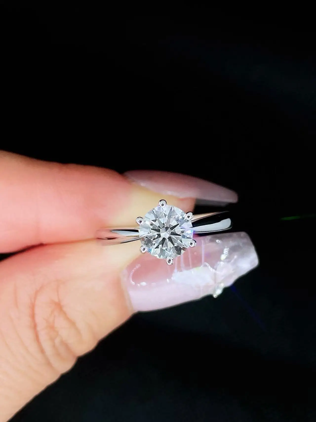 Aazuo Настроить ссылку, кольцо 1 карат, РАЗМЕР США 7,5, белое золото 18 карат
Aazuo Настроить ссылку, кольцо 1 карат, РАЗМЕР США 7,5, белое золото 18 карат