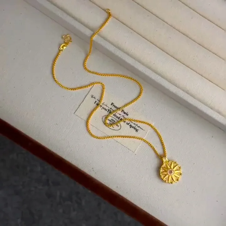 Navigate the Starry Path! Women's 24K Gold North Star Compass Pendant Necklace, Lights Up a Glorious Future au999
Navigate the Starry Path! Women's 24K Gold North Star Compass Pendant Necklace, Lights Up a Glorious Future au999