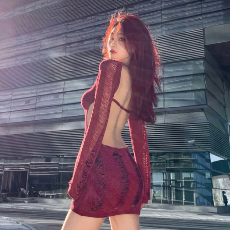 Long sleeved knitted dress for women, fashionable and sexy, open backpack hip skirt, new women's clothing for summer 2025
Long sleeved knitted dress for women, fashionable and sexy, open backpack hip skirt, new women's clothing for summer 2025