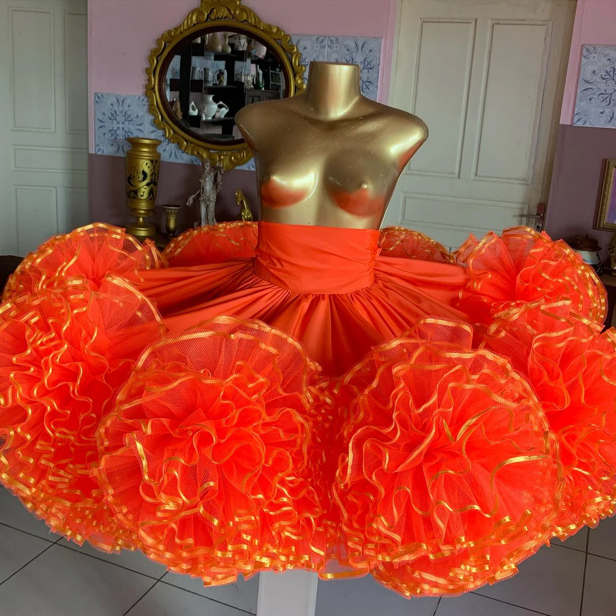 Fluffy High Waist Orange Ruffled Tulle Short Skirt Woman Extra Puffy Ruffles Formal Skirts Ruffle Flower Ball Cake Skirts Custom
Fluffy High Waist Orange Ruffled Tulle Short Skirt Woman Extra Puffy Ruffles Formal Skirts Ruffle Flower Ball Cake Skirts Custom