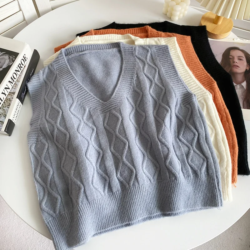 Casual Knitted Vest Women's Sleeveless V-neck Short Style Outerwear Shoulder Pad Hooded Top for Autumn And Winter
Casual Knitted Vest Women's Sleeveless V-neck Short Style Outerwear Shoulder Pad Hooded Top for Autumn And Winter
