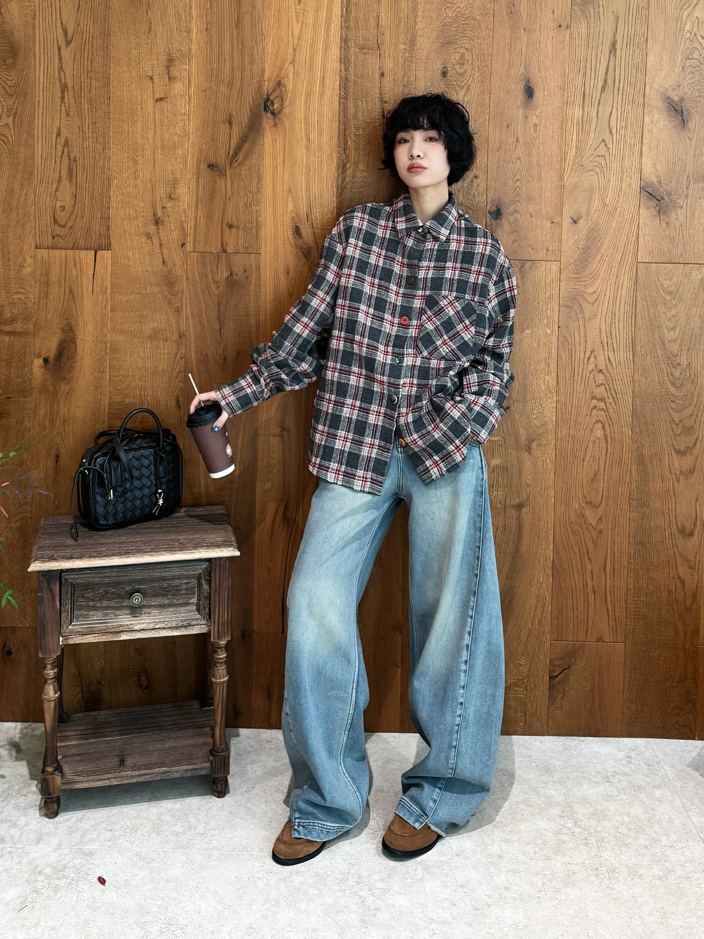 Женская повседневная рубашка из шерстяной смеси в клетку, свободного кроя, в корейском стиле, осенне-зимняя, с длинным рукавом, влагоотводящая
Женская повседневная рубашка из шерстяной смеси в клетку, свободного кроя, в корейском стиле, осенне-зимняя, с длинным рукавом, влагоотводящая