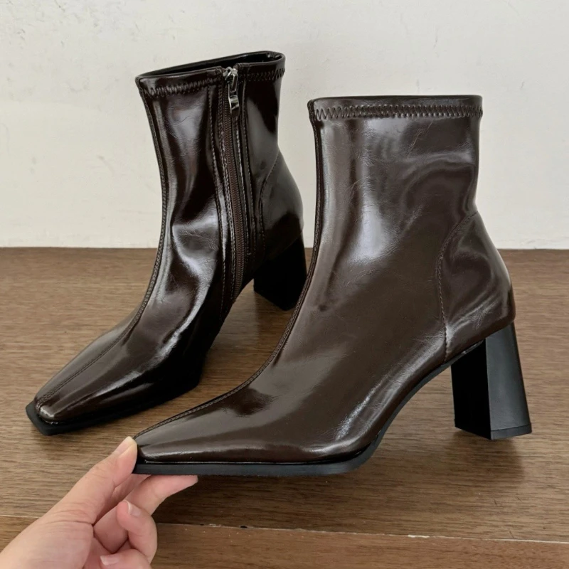 Модные женские высокие сапоги в британском стиле с квадратным носком, элегантные короткие ботинки, женские лаконичные ботильоны на молнии, новые зимние женские ботильоны Botas Mujer
Модные женские высокие сапоги в британском стиле с квадратным носком, элегантные короткие ботинки, женские лаконичные ботильоны на молнии, новые зимние женские ботильоны Botas Mujer