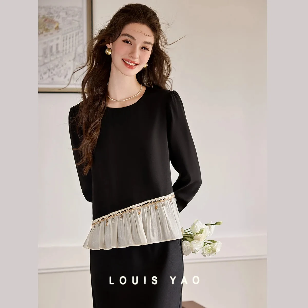 LOUIS YAO Women's Blouses 2025 Autumn Elegant Beaded Ribbon Women's Tops Non-Stretch Pullover Hem-Spliced Ruffled Shirt
LOUIS YAO Women's Blouses 2025 Autumn Elegant Beaded Ribbon Women's Tops Non-Stretch Pullover Hem-Spliced Ruffled Shirt