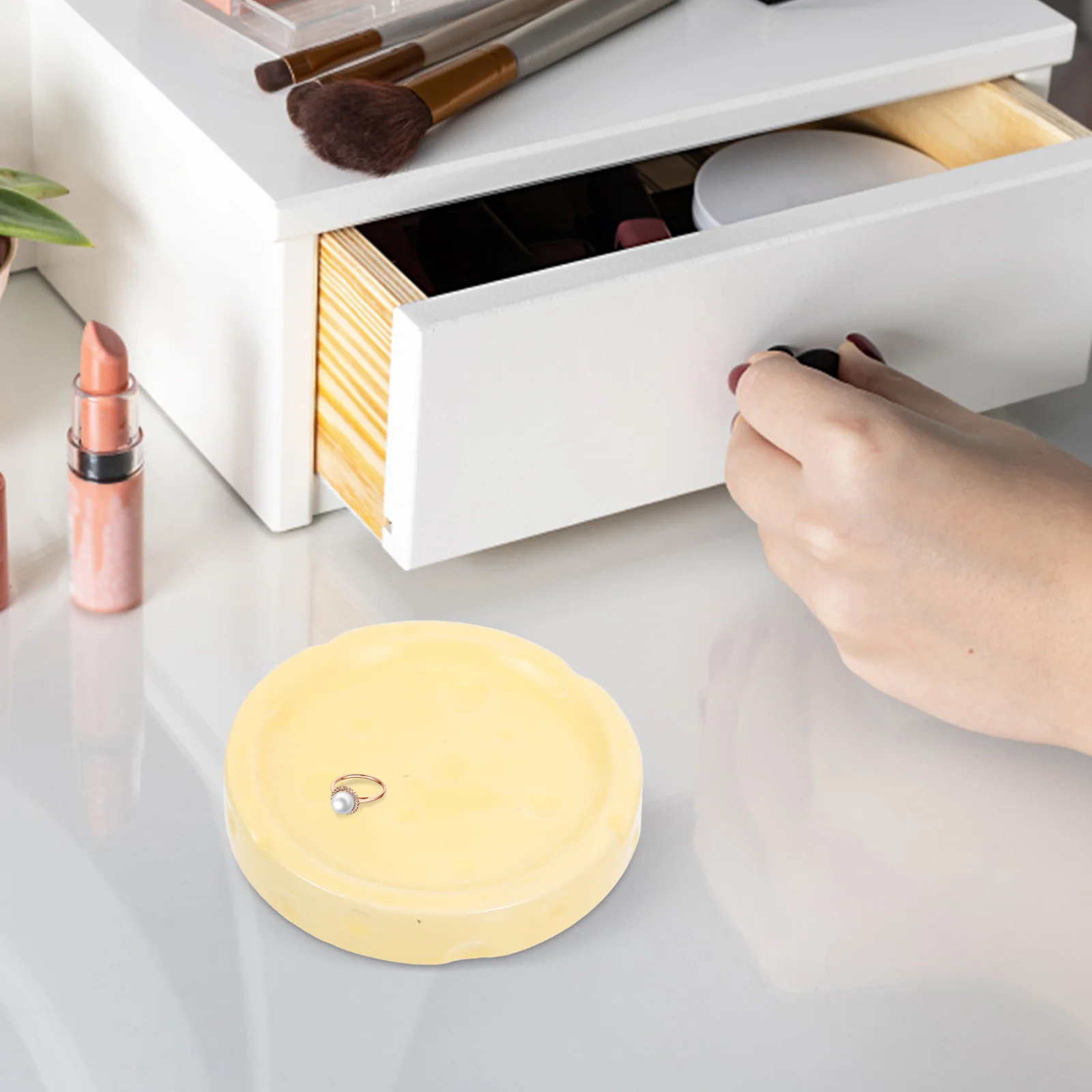 Creative Cheese Shape Ceramic Jewelry Dish Decorative Vanity Bathroom Bedroom Multi Functional Tray Rings Trinkets Aromatherapy
Creative Cheese Shape Ceramic Jewelry Dish Decorative Vanity Bathroom Bedroom Multi Functional Tray Rings Trinkets Aromatherapy