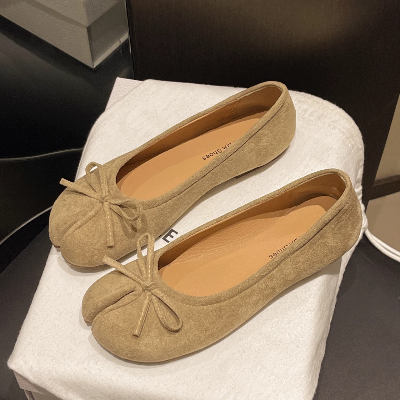 Japanese Style Tabi Ninja Shoes Women Bow Cozy Flats Split Hoof Toe Loafers Femme Mary Jeans Mocasines Ladies Ballerina Shoes
Japanese Style Tabi Ninja Shoes Women Bow Cozy Flats Split Hoof Toe Loafers Femme Mary Jeans Mocasines Ladies Ballerina Shoes