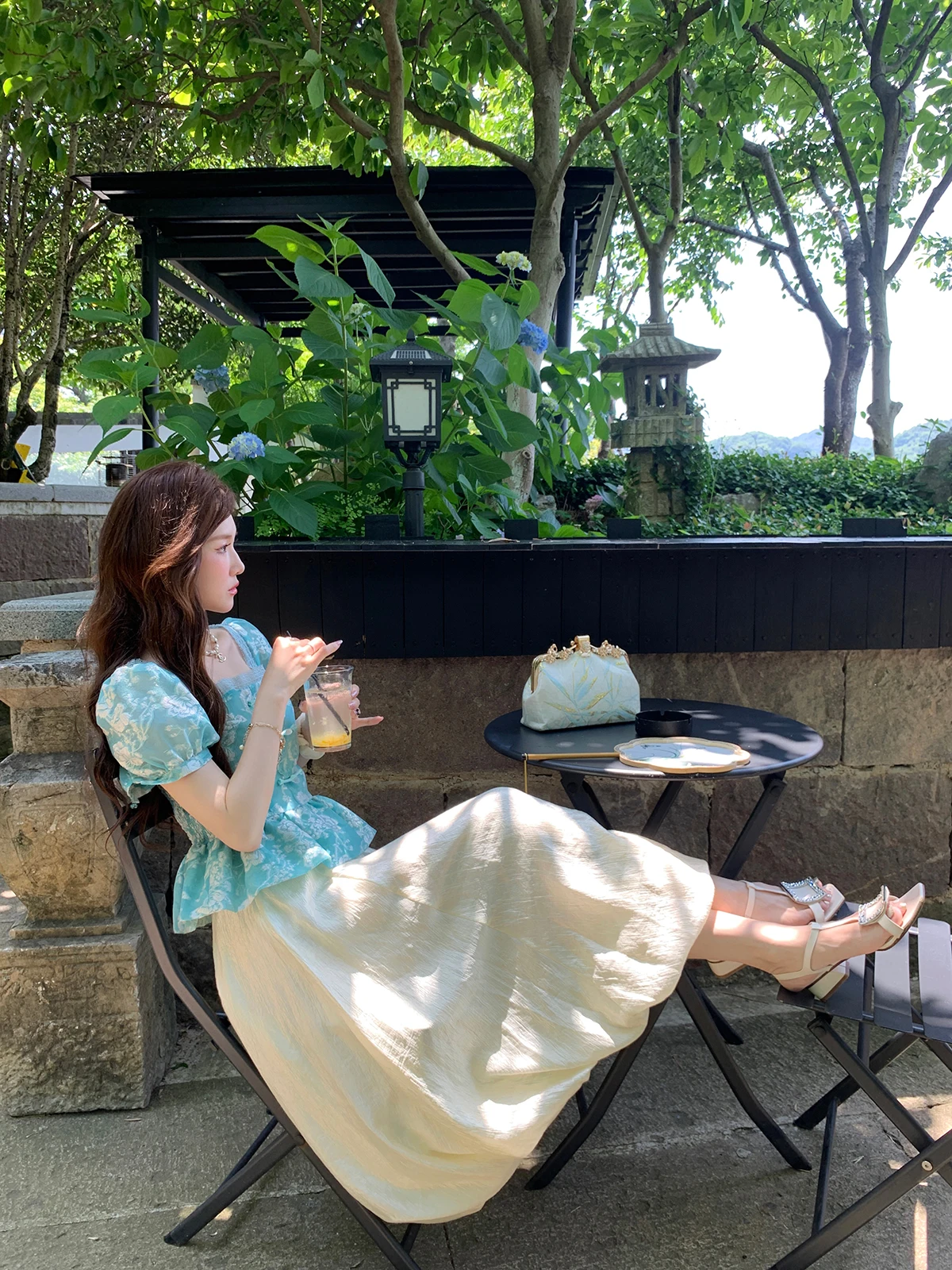 Новая китайская блузка DbyDoi с вышивкой, коротким рукавом-фонариком, в стиле ретро, женская летняя модная блузка прямого кроя из полиэстера
Новая китайская блузка DbyDoi с вышивкой, коротким рукавом-фонариком, в стиле ретро, женская летняя модная блузка прямого кроя из полиэстера