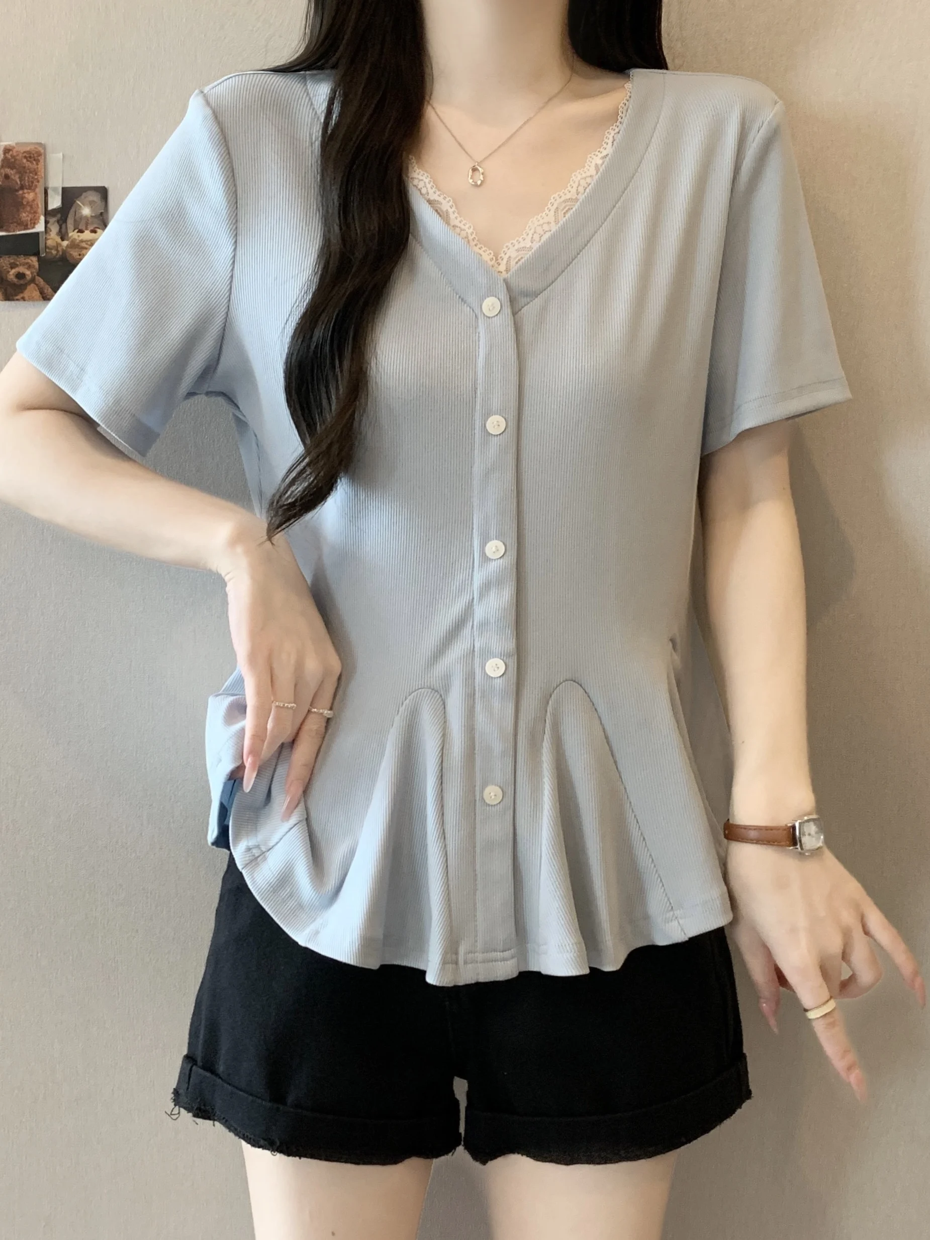 plus Size Casual Versatile Lace Trim V-Neck Blue Short Sleeve T-Shirt Trendy Summer Waist-Cinching Top for plus Size Women
plus Size Casual Versatile Lace Trim V-Neck Blue Short Sleeve T-Shirt Trendy Summer Waist-Cinching Top for plus Size Women