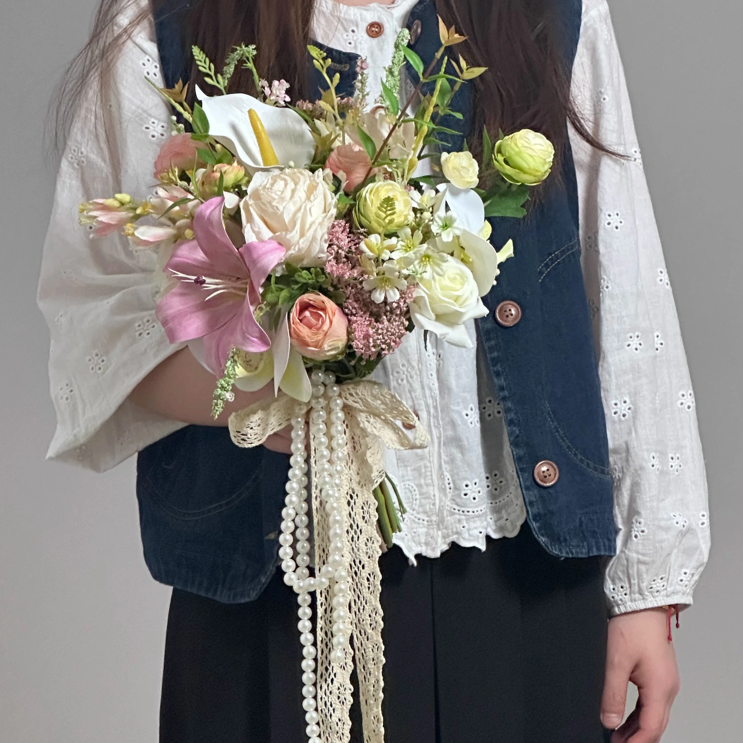 Pearl portable flower bouquet photography props simulation flower new Chinese flower arrangement pink Korean bridal bouquet
Pearl portable flower bouquet photography props simulation flower new Chinese flower arrangement pink Korean bridal bouquet