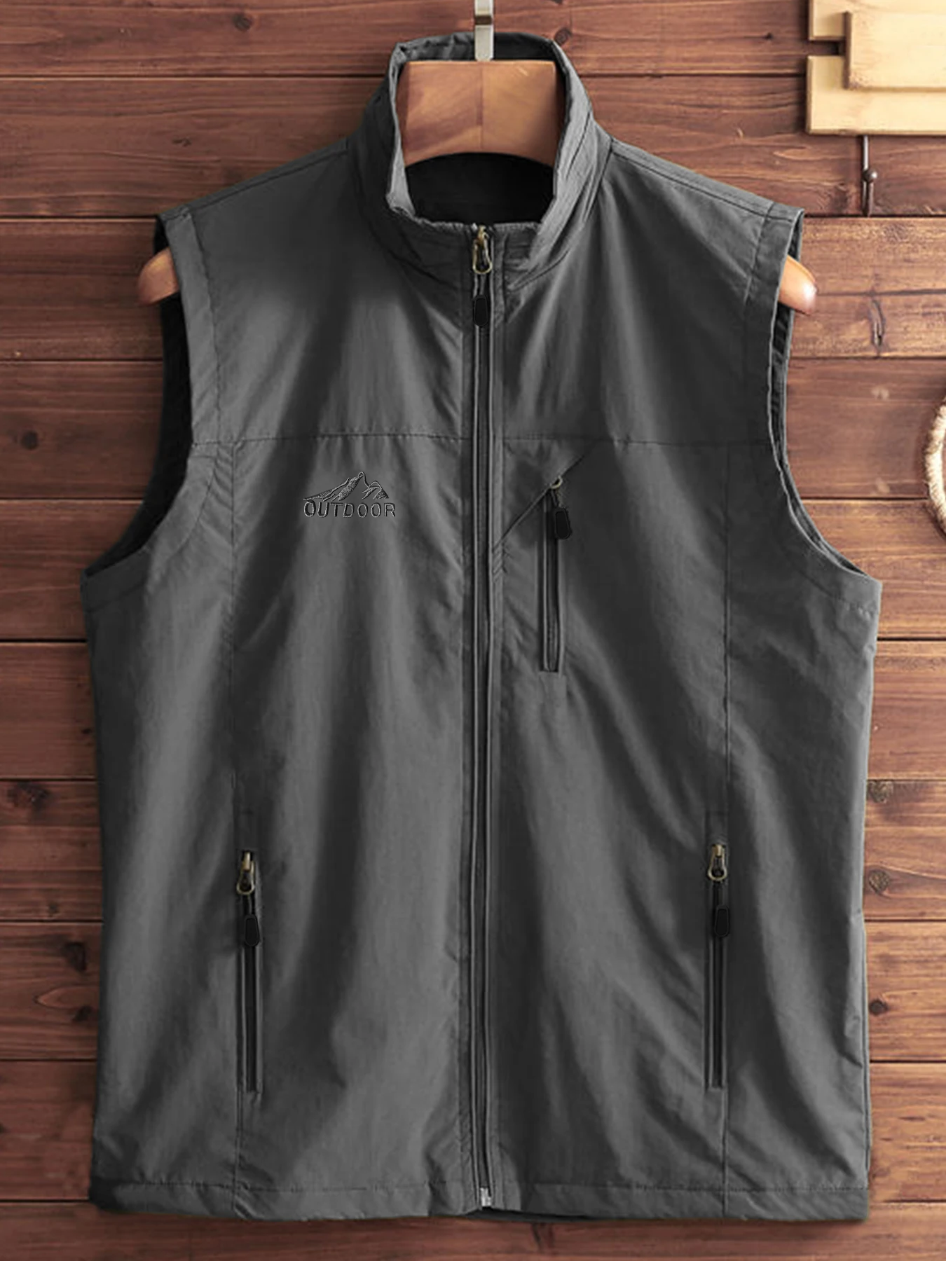 Fashion workwear suitable for wearing outside in spring and summer, polyester fiber sleeveless casual and capable men's vest
Fashion workwear suitable for wearing outside in spring and summer, polyester fiber sleeveless casual and capable men's vest