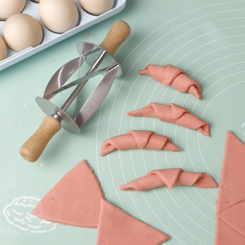 Cross-border hot-selling croissant hob, croissant cutter, roller, stainless steel songable skin cutter, skin cutting gadget
Cross-border hot-selling croissant hob, croissant cutter, roller, stainless steel songable skin cutter, skin cutting gadget