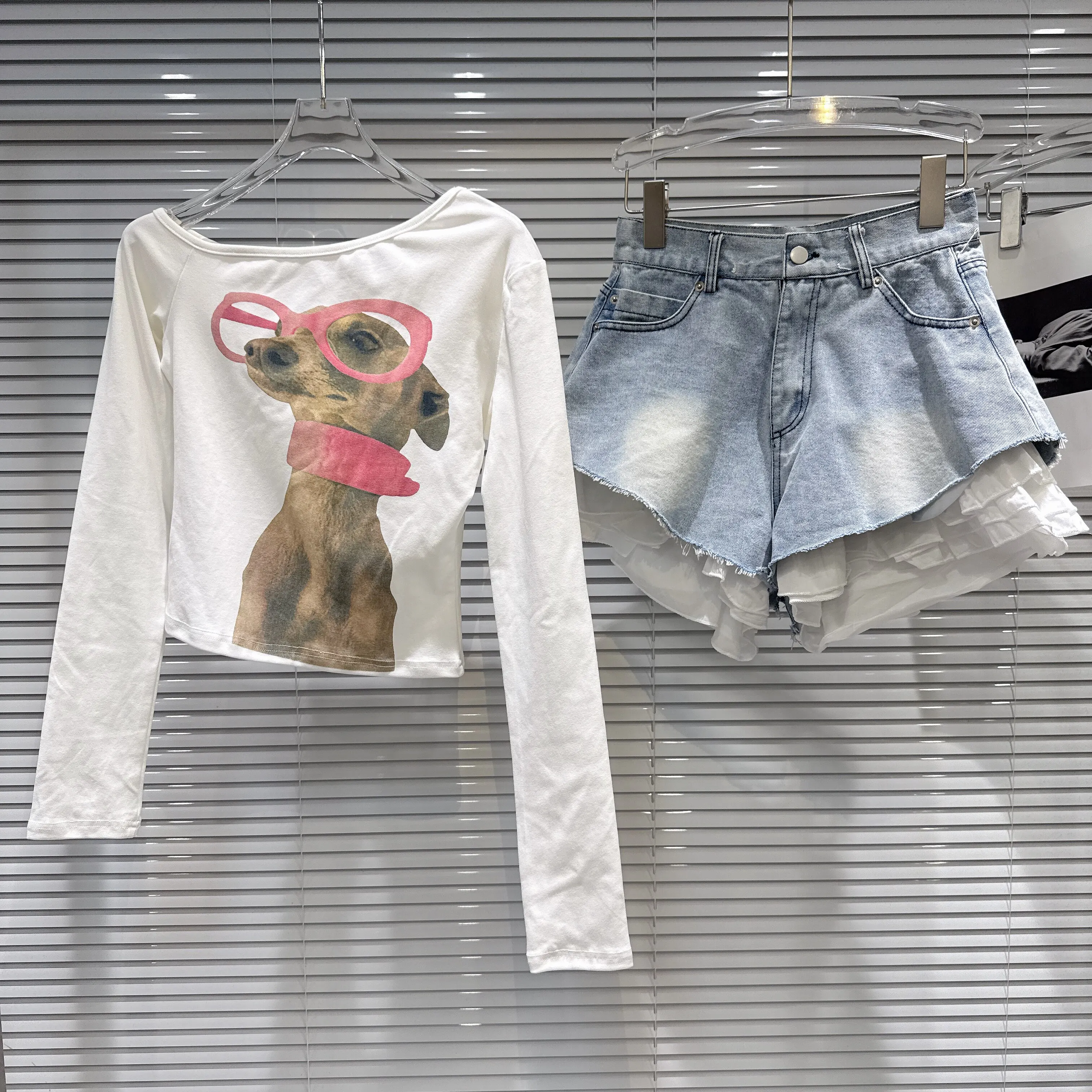 2026 Summer New Cartoon Dog Print One-shoulder Tee, Denim Lace Wide-leg Shorts,buy Separately
2026 Summer New Cartoon Dog Print One-shoulder Tee, Denim Lace Wide-leg Shorts,buy Separately