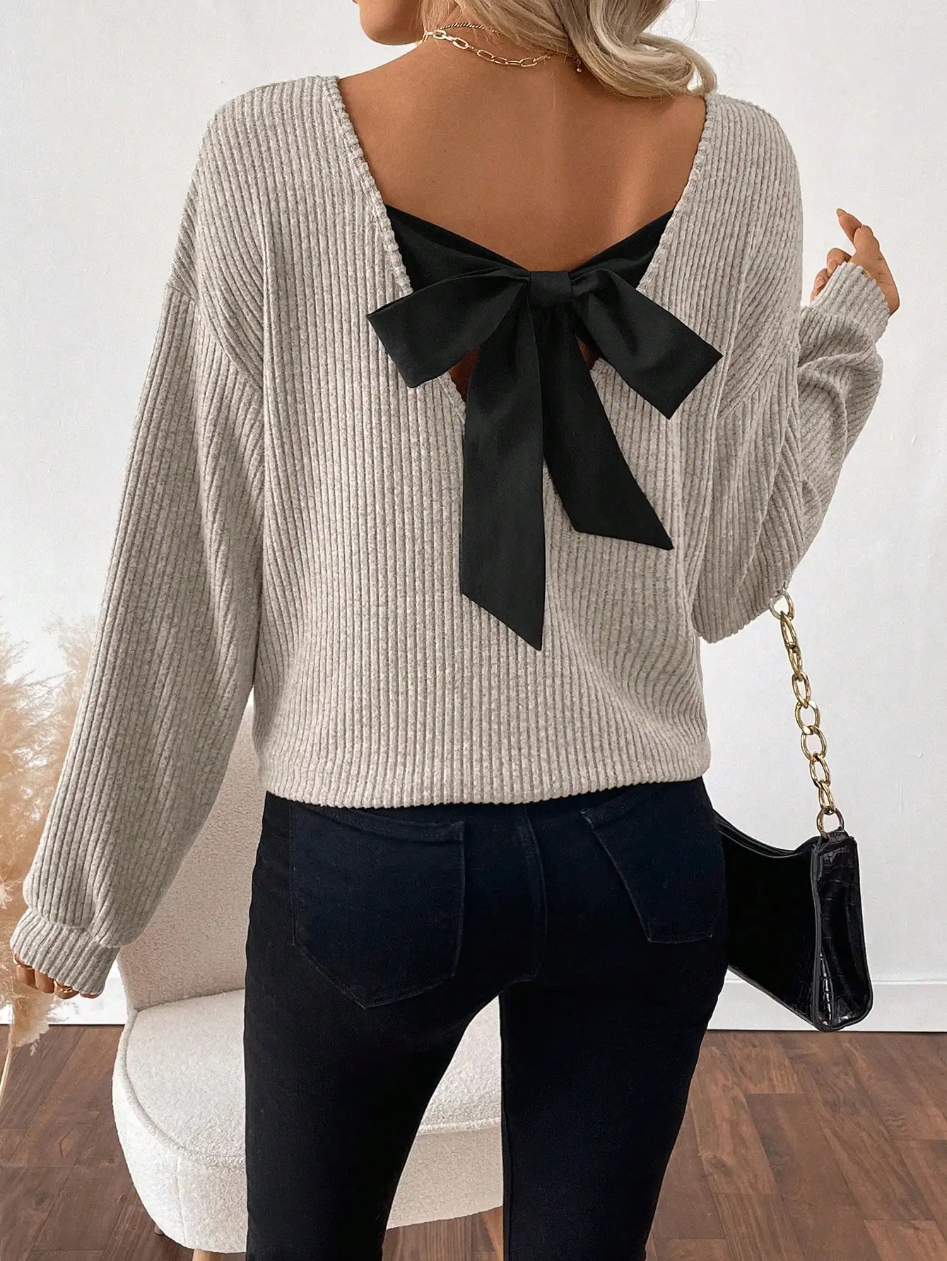 Women's Ribbed Knit Sweater with Back Bow Detail, Loose Fit Long Sleeve Top
Women's Ribbed Knit Sweater with Back Bow Detail, Loose Fit Long Sleeve Top