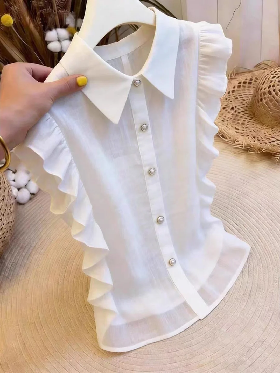 Summer 2026 Unique Polka Dot Shirt Korean Style Collar Single Button Pure Color Versatile Design Short Sleeve Top
Summer 2026 Unique Polka Dot Shirt Korean Style Collar Single Button Pure Color Versatile Design Short Sleeve Top