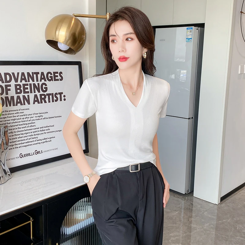 Women's Essential Staple Tee Basic Short Sleeve V Neck Plain Cotton Everyday Wear Top
Women's Essential Staple Tee Basic Short Sleeve V Neck Plain Cotton Everyday Wear Top