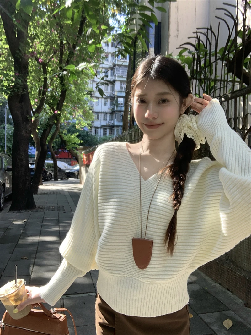 Ele Batwing Sve Knitted Sweater Women's Autumn Winter Loose Fit V-Ne Long Sve Top Waist-Cinching Gentle Sle
Ele Batwing Sve Knitted Sweater Women's Autumn Winter Loose Fit V-Ne Long Sve Top Waist-Cinching Gentle Sle