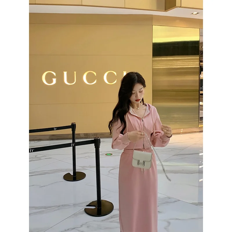 Комплект спортивной одежды Cchen Chenchun Pure Desire: женский повседневный костюм из двух предметов (свитшот и юбка) для ранней осени, новинка, смесовый хлопок
Комплект спортивной одежды Cchen Chenchun Pure Desire: женский повседневный костюм из двух предметов (свитшот и юбка) для ранней осени, новинка, смесовый хлопок