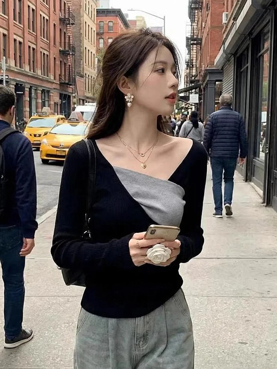 Black Asymmetrical Cross Knitted Slim Fit Women's Base Shirt Inner Wear 2026 Autumn Winter New Style High End Sensation Top
Black Asymmetrical Cross Knitted Slim Fit Women's Base Shirt Inner Wear 2026 Autumn Winter New Style High End Sensation Top