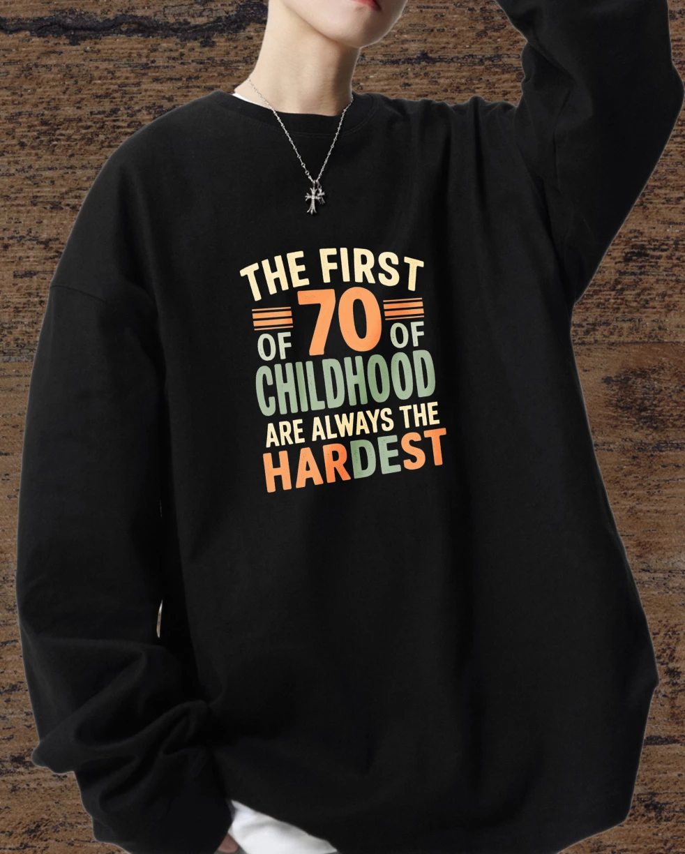 Футболка мужская осенняя Базовая готическая футболка с длинными рукавами и графическим рисунком The First Of 70 Of Childhood Are Always The Hardest Comfortable
Футболка мужская осенняя Базовая готическая футболка с длинными рукавами и графическим рисунком The First Of 70 Of Childhood Are Always The Hardest Comfortable