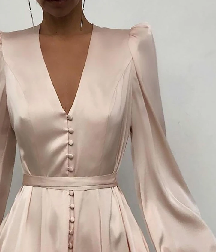 Ladies' Versatile Fashion Dress Deep V-Neck Button Detail Charming Choice for Social Gatherings
Ladies' Versatile Fashion Dress Deep V-Neck Button Detail Charming Choice for Social Gatherings