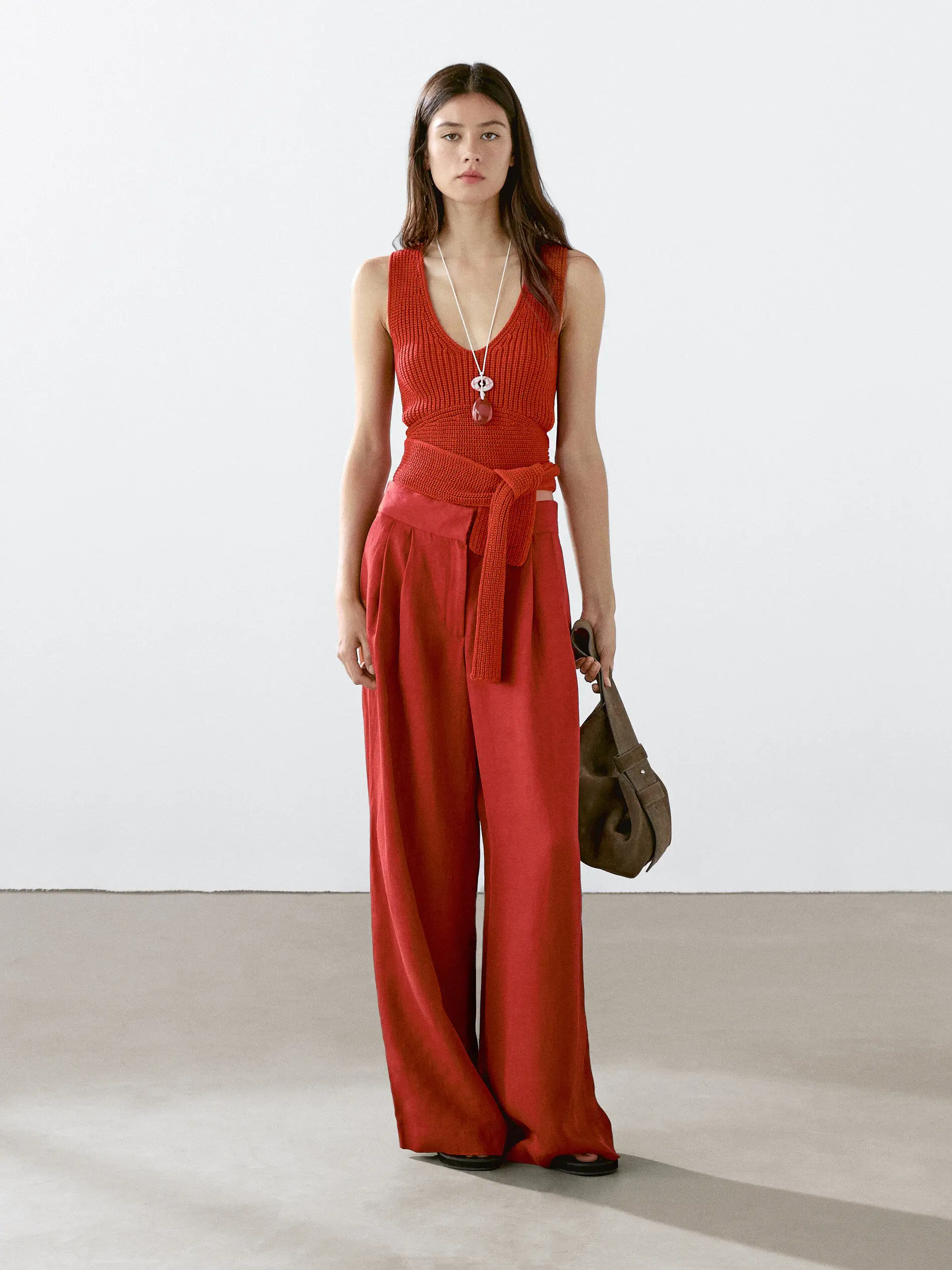 Этнический костюм 2025 MD, осенний новый стиль, женская повседневная хлопковая футболка с невимушенной талией и v-образным вырезом, без бретелек, без рукавов
Этнический костюм 2025 MD, осенний новый стиль, женская повседневная хлопковая футболка с невимушенной талией и v-образным вырезом, без бретелек, без рукавов