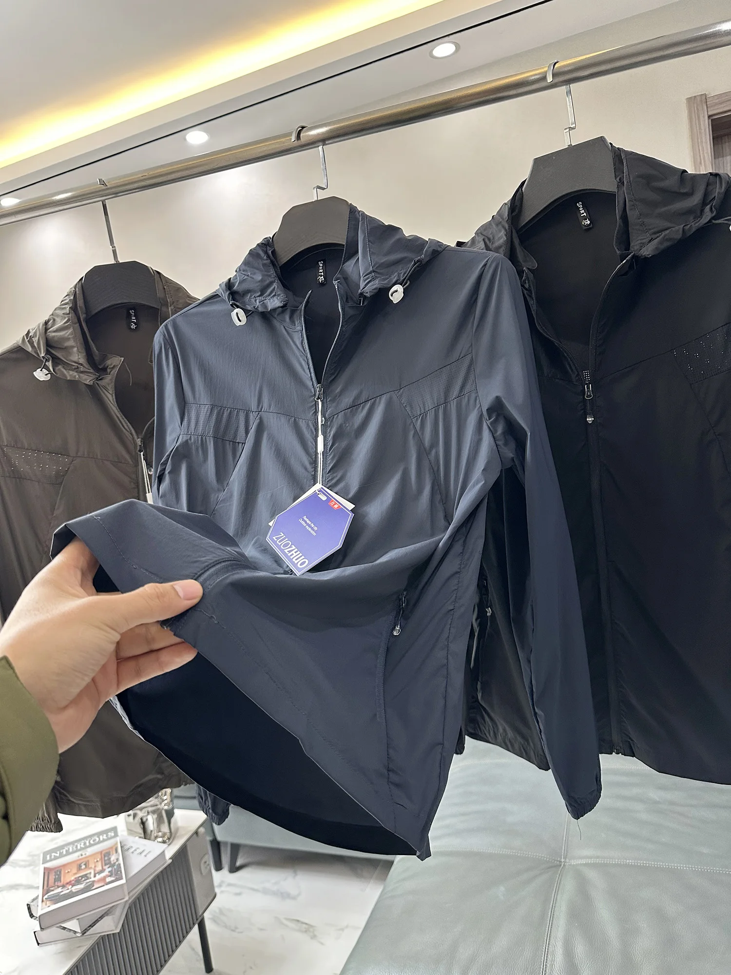 Lightweight Breathable Quick Dry Men's Summer Jacket UV Protection Comfortable Cool Skin-Friendly Outdoor Casual Style
Lightweight Breathable Quick Dry Men's Summer Jacket UV Protection Comfortable Cool Skin-Friendly Outdoor Casual Style
