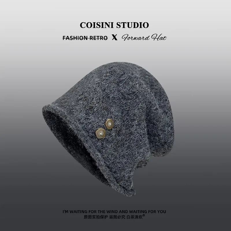 Японские простые литературные пуговицы, гофрированные вязаные шапки для женщин, осенние и зимние повседневные теплые универсальные шапочки
Японские простые литературные пуговицы, гофрированные вязаные шапки для женщин, осенние и зимние повседневные теплые универсальные шапочки