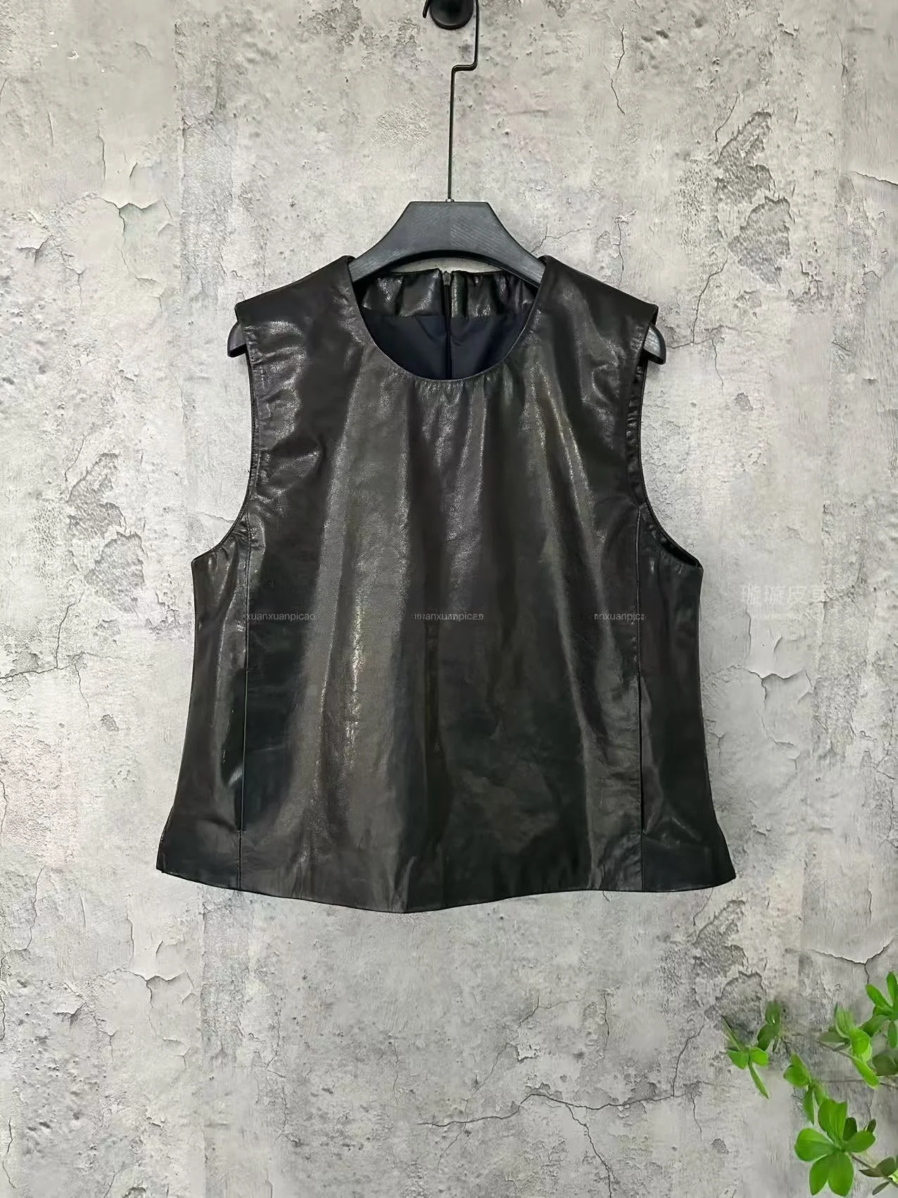 Ning 2026 New Sle Women's Leather Jaet Genuine eepskin Long Sve Zipper Closure Slim Fit Luxury Feel Coat
Ning 2026 New Sle Women's Leather Jaet Genuine eepskin Long Sve Zipper Closure Slim Fit Luxury Feel Coat