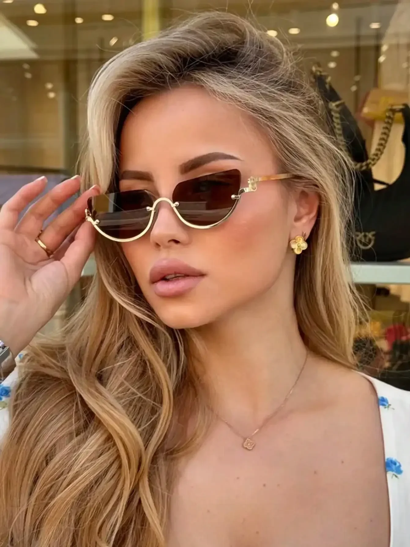 1pc Half Frame Rectangle Metal Fashion Glasses Retro Personalized Versatile Fashion Glasses Men's And Women's Fashion Glasses
1pc Half Frame Rectangle Metal Fashion Glasses Retro Personalized Versatile Fashion Glasses Men's And Women's Fashion Glasses