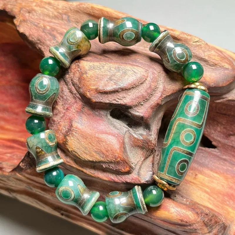 New Green Nine-eye Dzi Bead Bracelet, Men's and Women's Simple Bracelet.
New Green Nine-eye Dzi Bead Bracelet, Men's and Women's Simple Bracelet.
