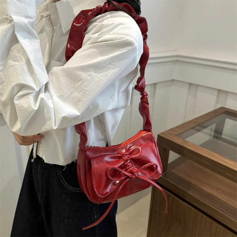 Fashion Handbag Underarm Bag One-Shoulder PU Leather Square Bag All-Match Pleated Crossbody Bag Women
Fashion Handbag Underarm Bag One-Shoulder PU Leather Square Bag All-Match Pleated Crossbody Bag Women