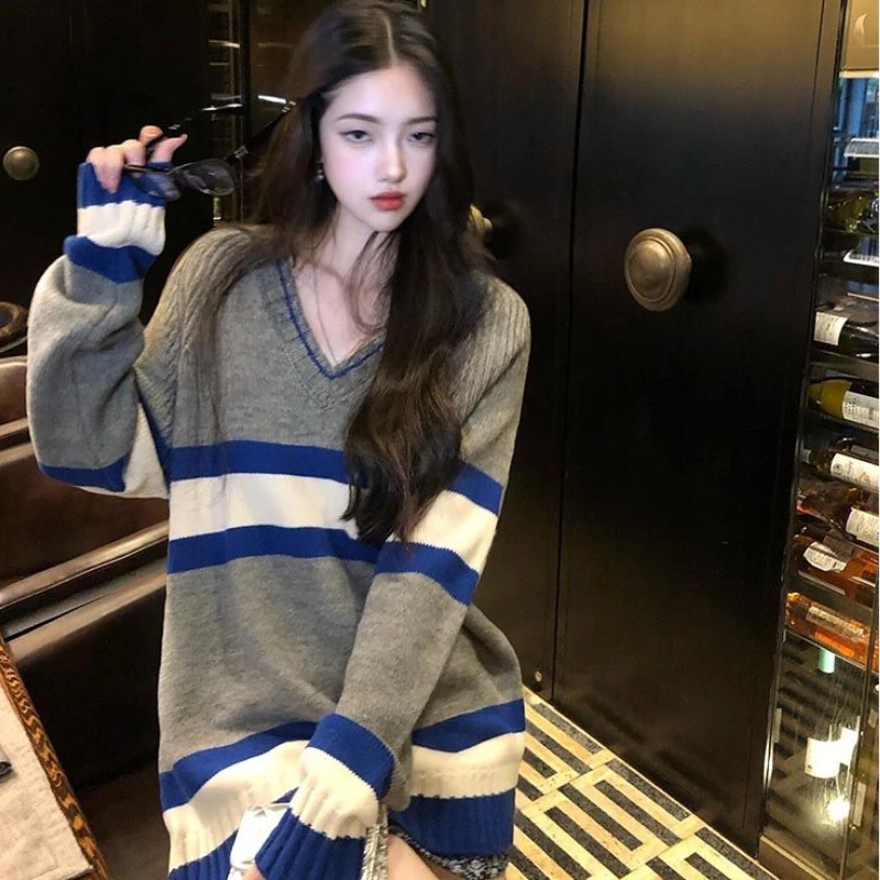 2024 Winter Unique Stripe Contrast V-neck Loose Knitted Sweater for Women Hoodie Autumn/Winter New Elegant Casual Top for Women
2024 Winter Unique Stripe Contrast V-neck Loose Knitted Sweater for Women Hoodie Autumn/Winter New Elegant Casual Top for Women