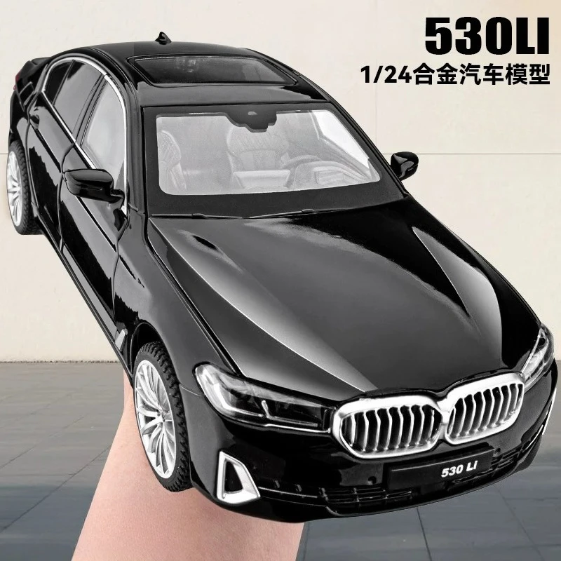 Масштабная модель автомобиля 1:24 530Li Luxury Sedan из сплава, настольное украшение, игрушка-подарок, детская коллекционная металлическая модель из литого металла
Масштабная модель автомобиля 1:24 530Li Luxury Sedan из сплава, настольное украшение, игрушка-подарок, детская коллекционная металлическая модель из литого металла