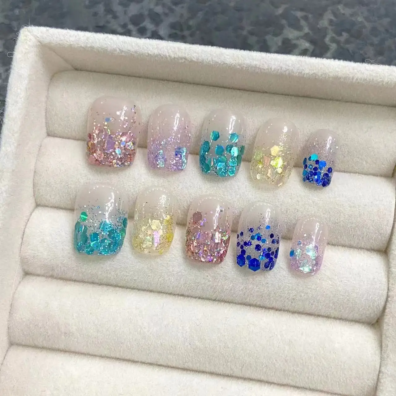 10 PCS Luxury Handmade Press on Nails Almond Nail Sequin Manicure Design False Nails with 4-PIECE Tool Adhesive Nail Glue Tabs
10 PCS Luxury Handmade Press on Nails Almond Nail Sequin Manicure Design False Nails with 4-PIECE Tool Adhesive Nail Glue Tabs