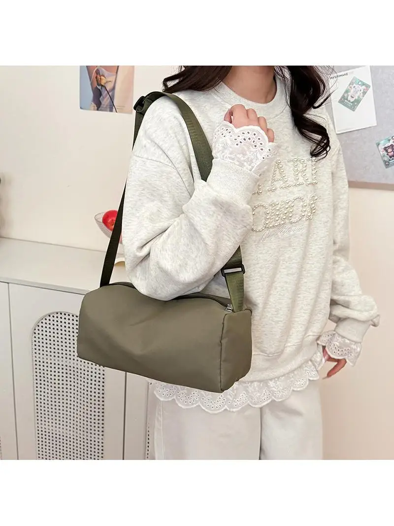 Nylon Large Capacity Women's Shoulder Bag Lightweight Sports Fashion Casual Soft Surface Crossbody Bag Underarm Bag
Nylon Large Capacity Women's Shoulder Bag Lightweight Sports Fashion Casual Soft Surface Crossbody Bag Underarm Bag