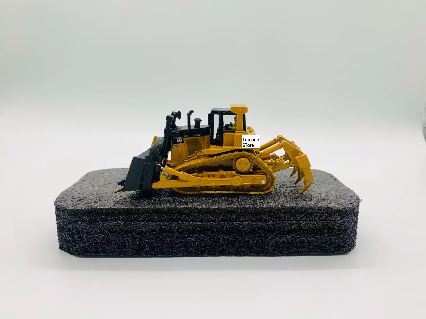 D9T Track-Type Tractor - HO Scale 1:87 Metal Model By DieCast Masters DM85209 New in Box
D9T Track-Type Tractor - HO Scale 1:87 Metal Model By DieCast Masters DM85209 New in Box
