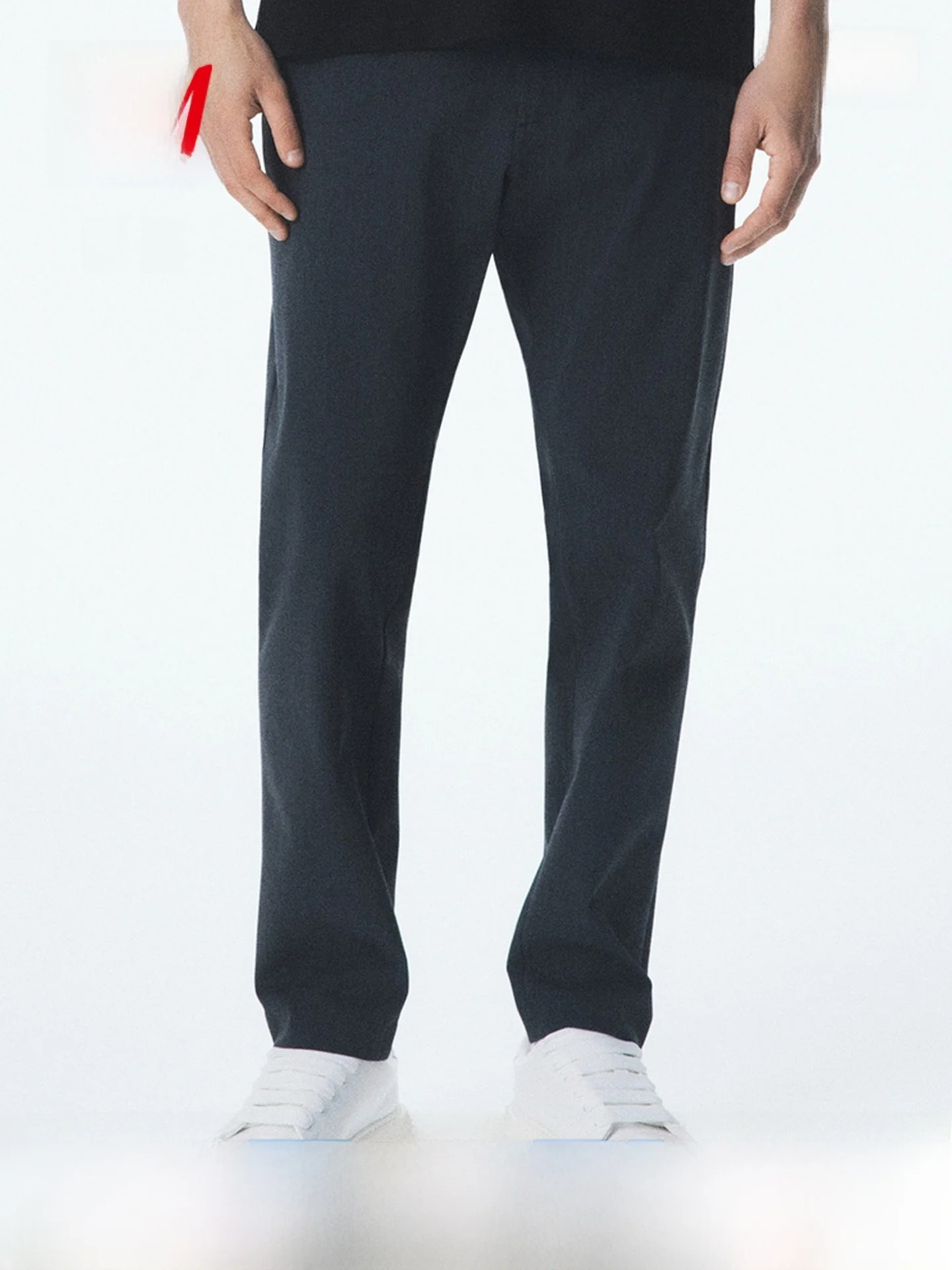 Мужские брюки H&M Spring-Fit 283092: комфортные повседневные брюки из полиэстера (94%) и спандекса (6%), эластичная ткань
Мужские брюки H&M Spring-Fit 283092: комфортные повседневные брюки из полиэстера (94%) и спандекса (6%), эластичная ткань