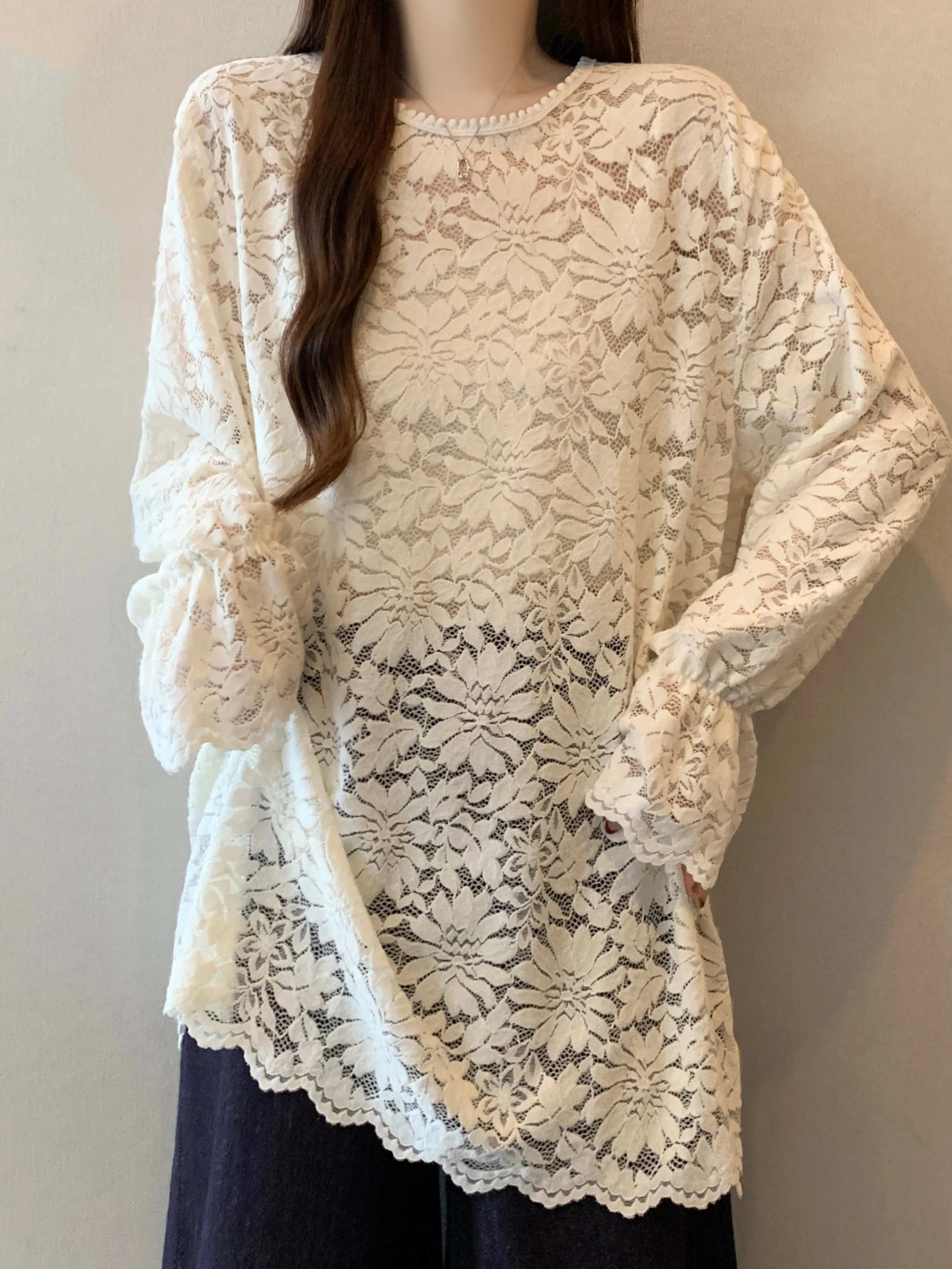 Long Sleeve Lace T-Shirt Women's Spring New Style Hollow out Bell Sleeve Mid-Length Hook Flower Design Breathable Comfortable
Long Sleeve Lace T-Shirt Women's Spring New Style Hollow out Bell Sleeve Mid-Length Hook Flower Design Breathable Comfortable