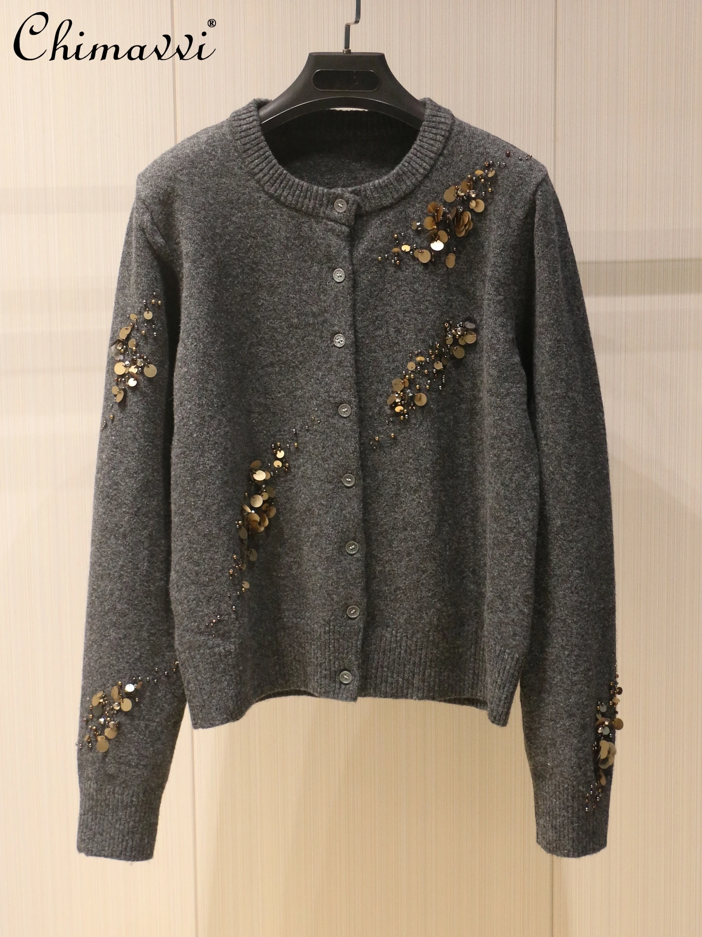 High-End Gray Beaded Sequin Decorated Round Neck Knitted Cardigan Women Long Sleeve Elegant Sweater Coat 2026 Spring Autumn New
High-End Gray Beaded Sequin Decorated Round Neck Knitted Cardigan Women Long Sleeve Elegant Sweater Coat 2026 Spring Autumn New
